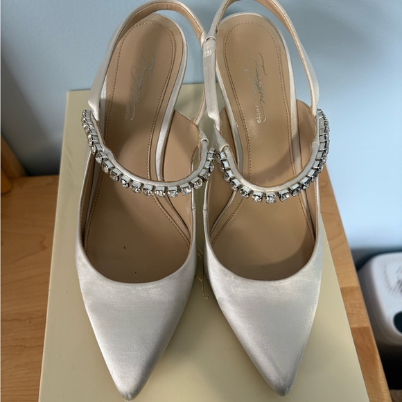 Vince Camuto Women's Ivory Slingback Heels - Picture 8 of 12